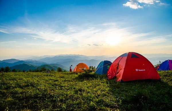 Quels sont les équipements indispensables pour un camping en région de steppe mongole?